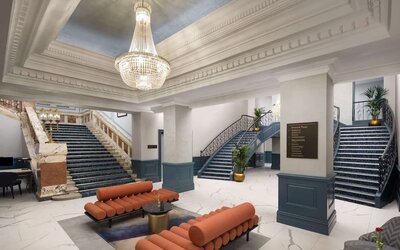 Lobby lounge at DoubleTree By Hilton Brighton Metropole.