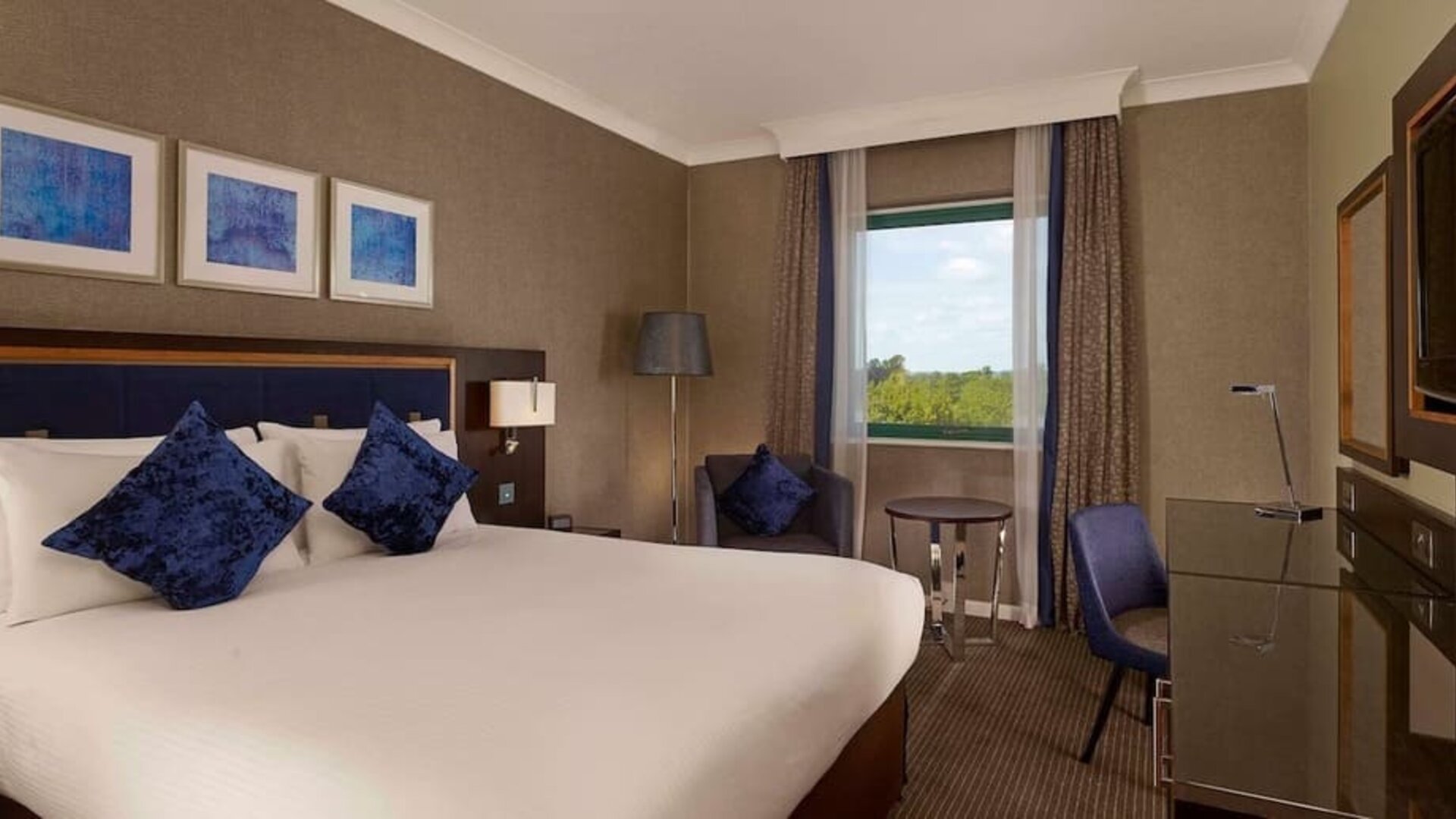 Day use room with natural light at DoubleTree By Hilton Woking.