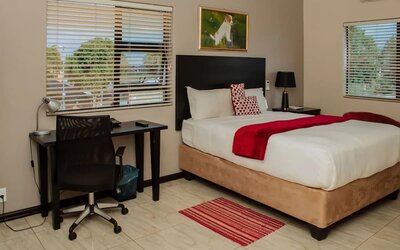 Day use room with desk and chair at Heavenly Boutique Guesthouse.