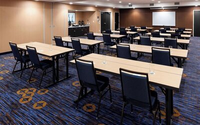 Professional meeting room at Courtyard By Marriott Houston North/ Shenandoah.