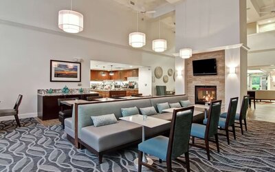 Dining area at Homewood Suites By Hilton Newark-Cranford.