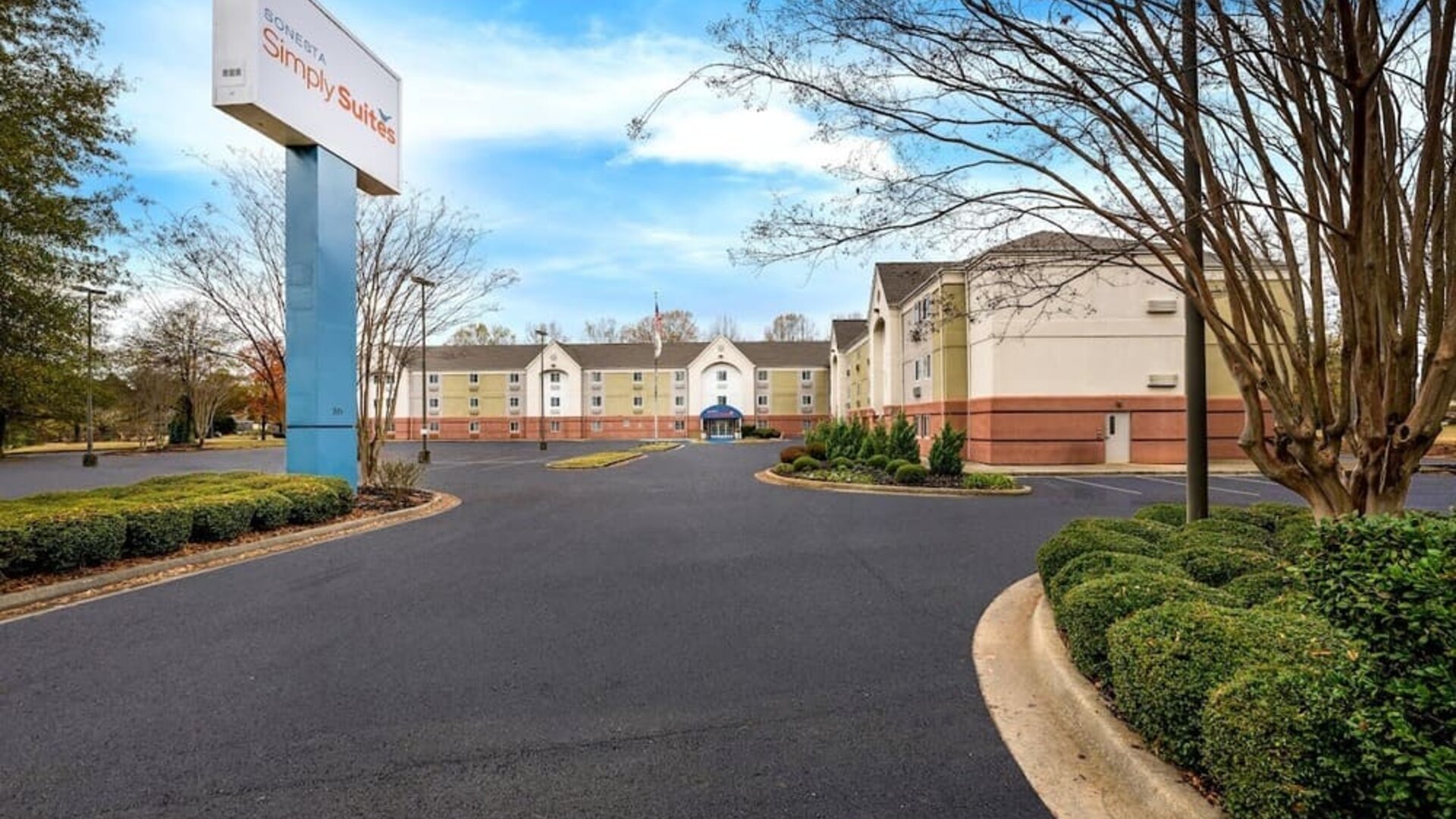 Sonesta Simply Suites Huntsville Research Park’s exterior and parking. 