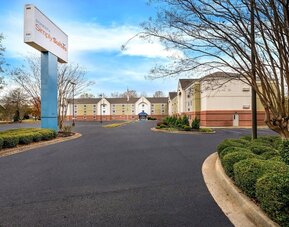 Sonesta Simply Suites Huntsville Research Park’s exterior and parking. 