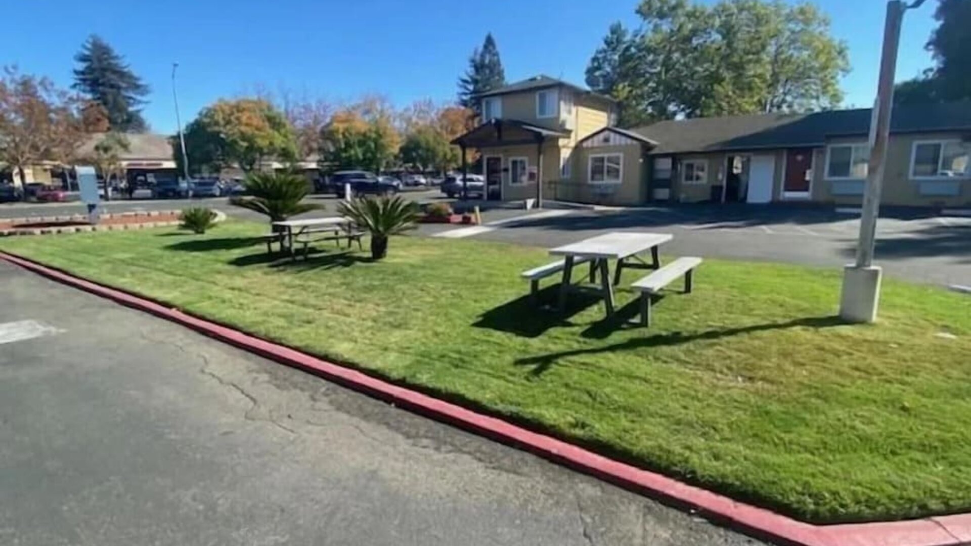 Outdoor garden seating at North Bay Inn.
