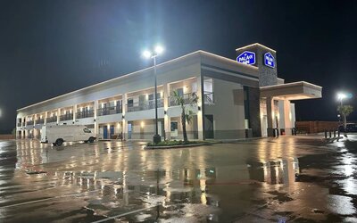 Hotel exterior and parking area at Palace Inn Blue Jones Rd. 