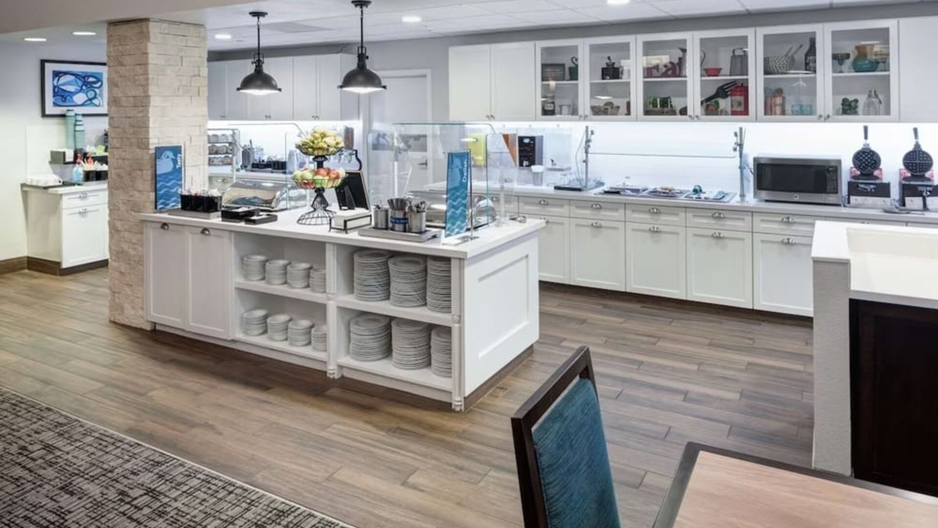 Dining area at Homewood Suites By Hilton Austin NW Near The Domain.