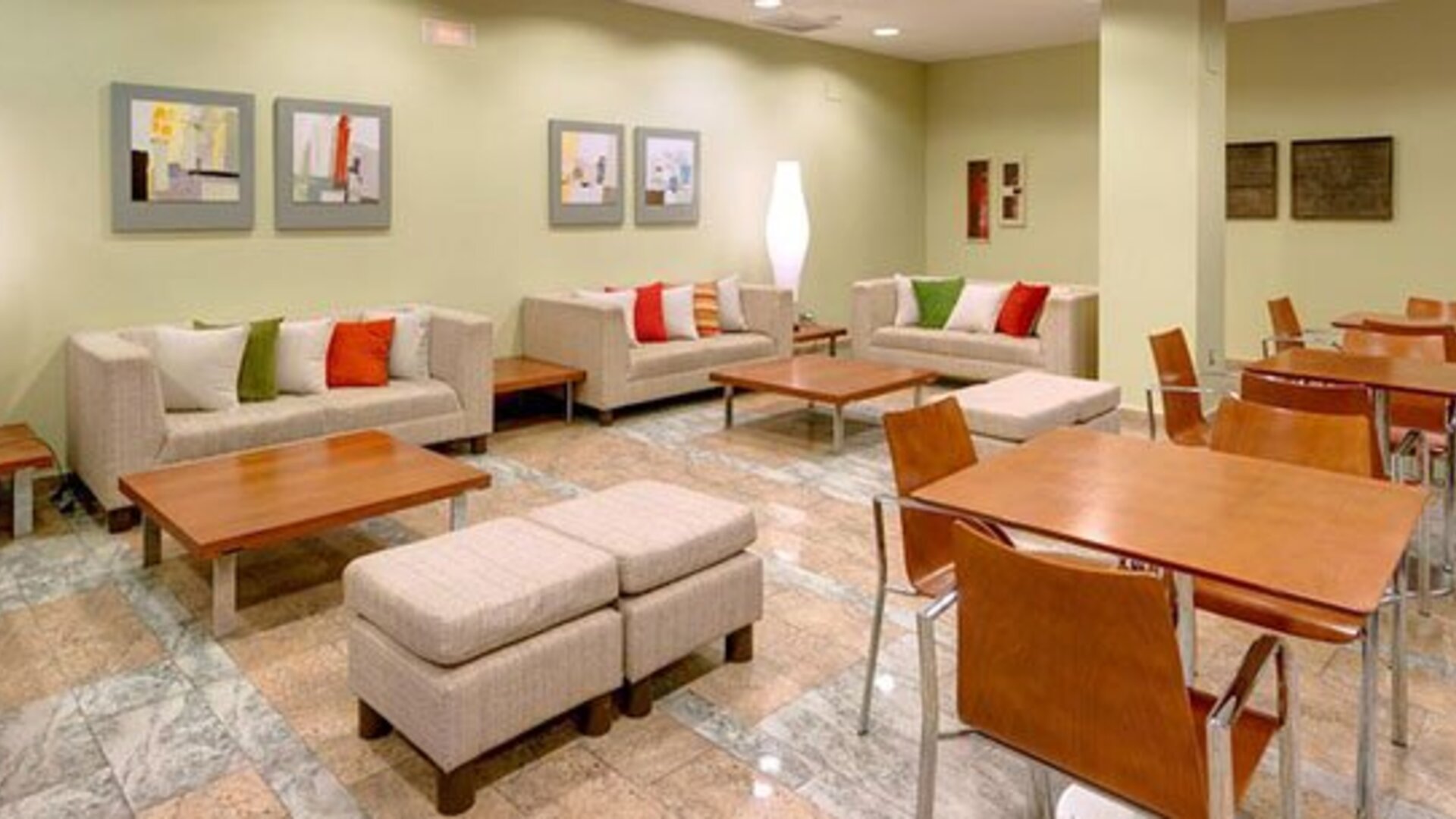 Ramada Valencia Almussafes