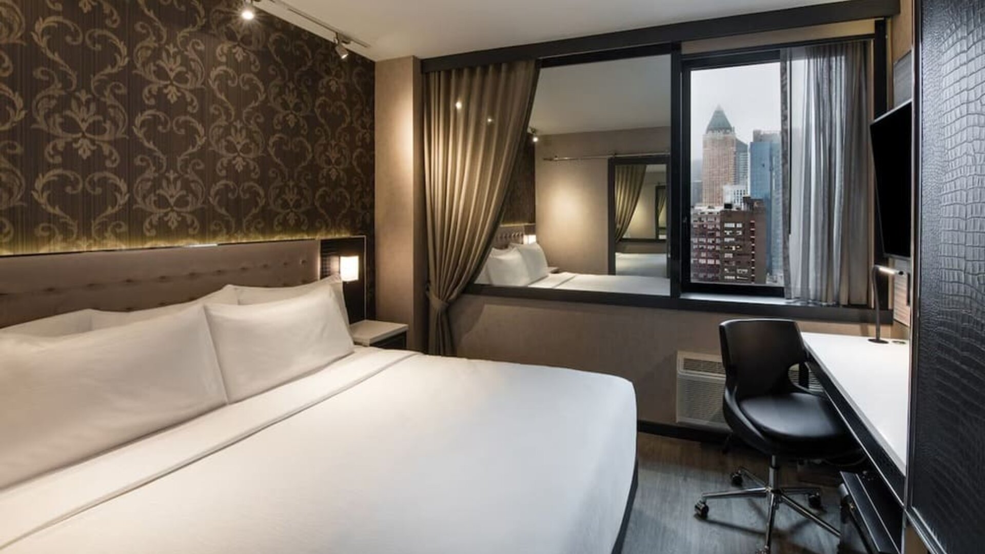 Day use room with natural light at Aliz Hotel Times Square.