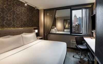 Day use room with natural light at Aliz Hotel Times Square.