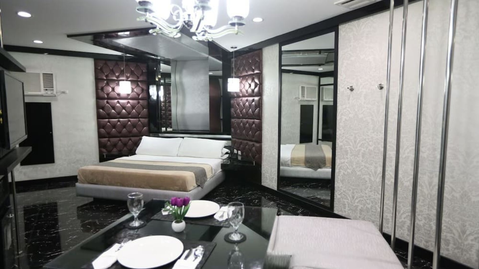Spacious king room with dining area at Victoria Court North EDSA - Caloocan.
