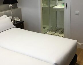 Hotel Mesón Castilla Atiram