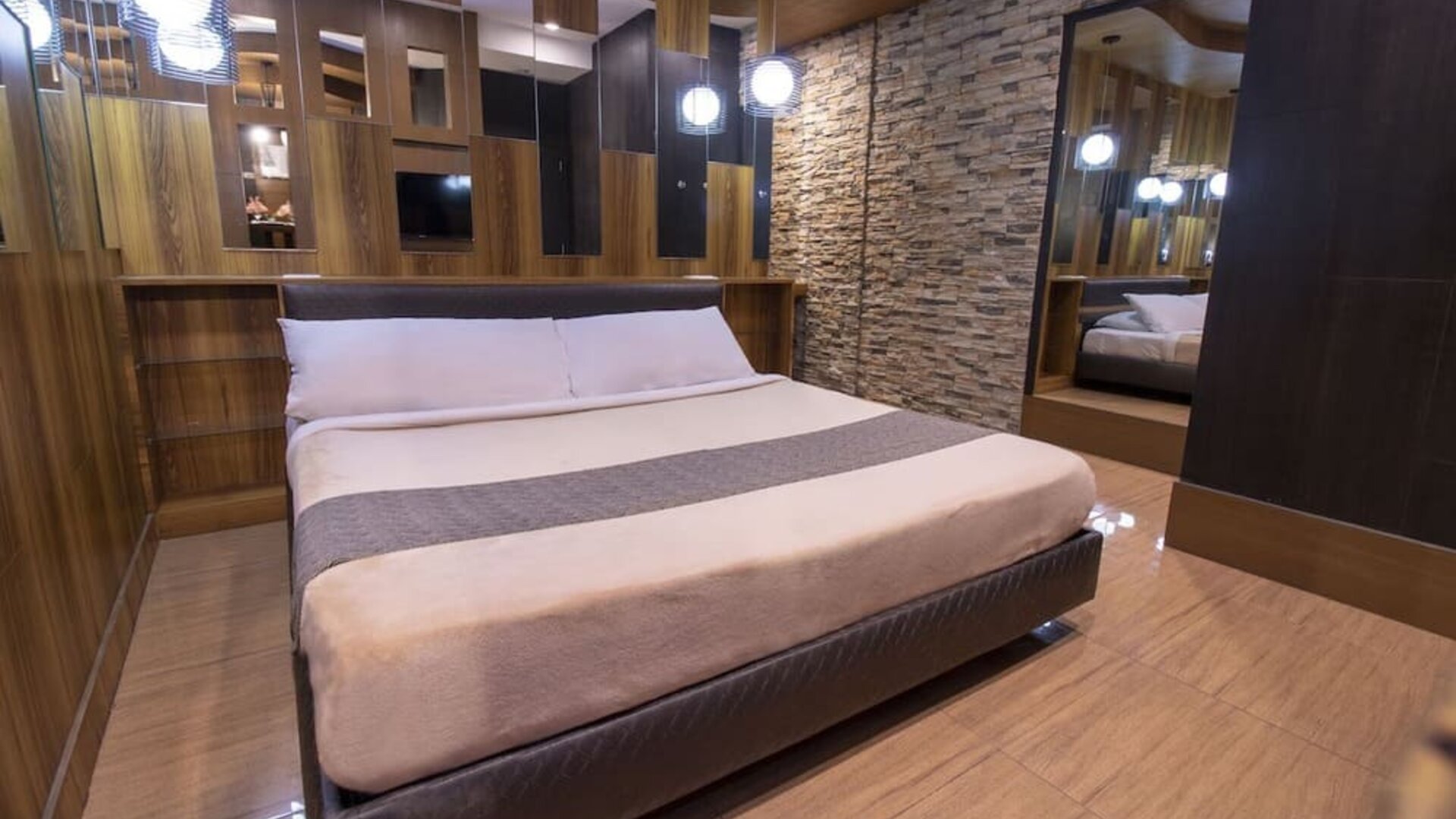 Romantic day use room at Victoria Court Malabon.