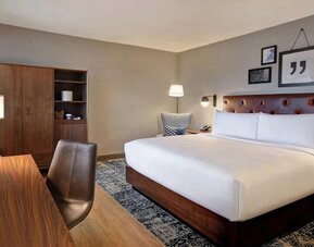 King guest room featuring contemporary furnishings, premium bedding, and a dedicated workspace for business or leisure stays at Four Points by Sheraton Boston-Newton.