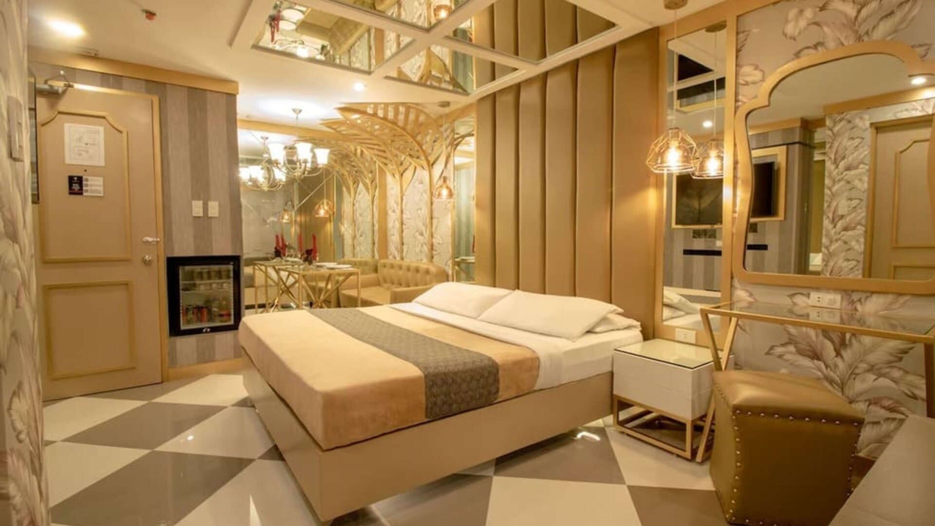 Spacious king room at Victoria Court Hillcrest.