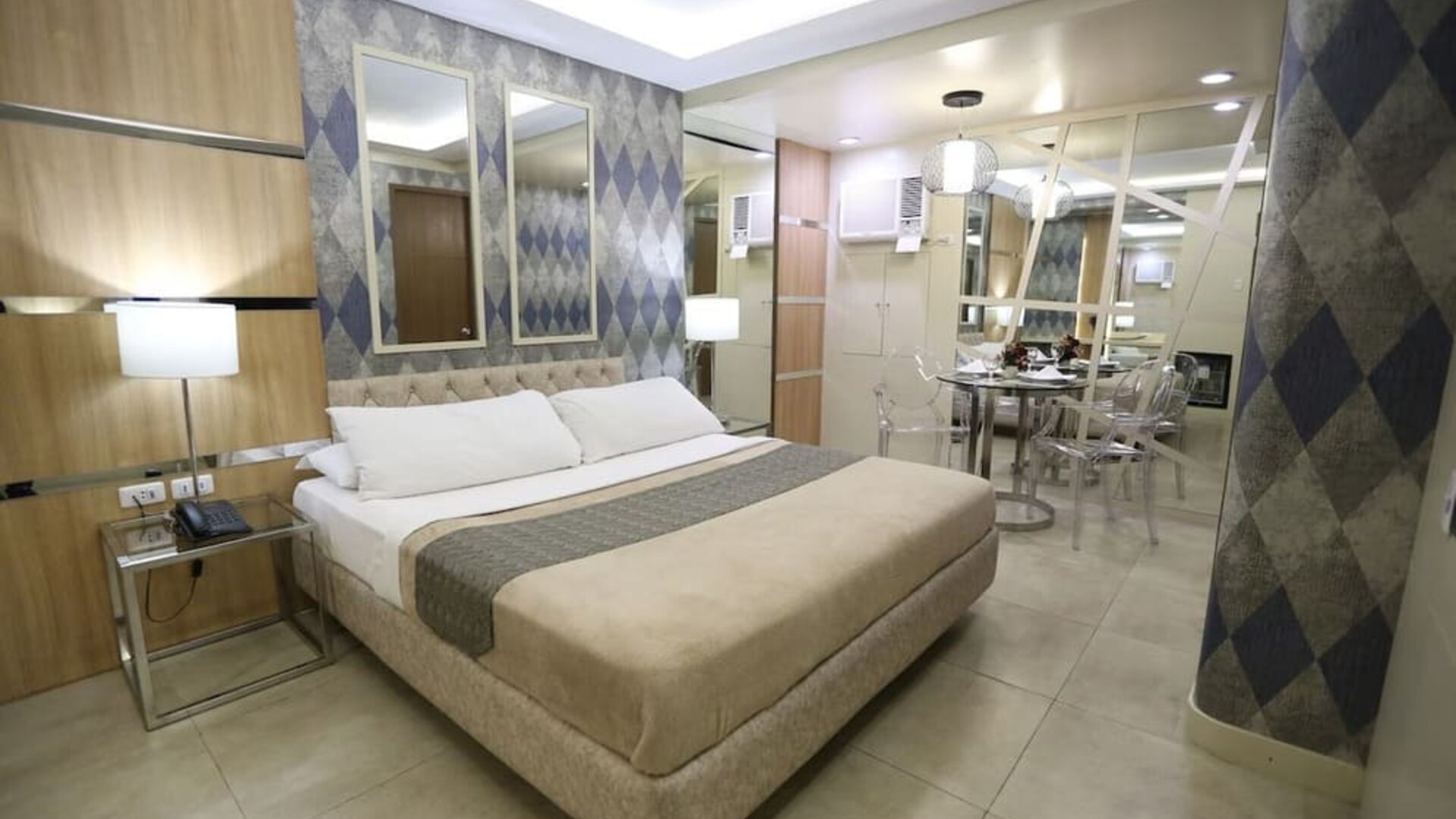 Spacious king room at Victoria Court Hillcrest.