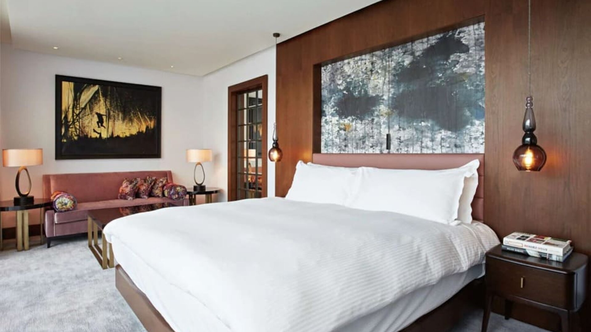 Day use room with natural light at Hilton London Bankside.