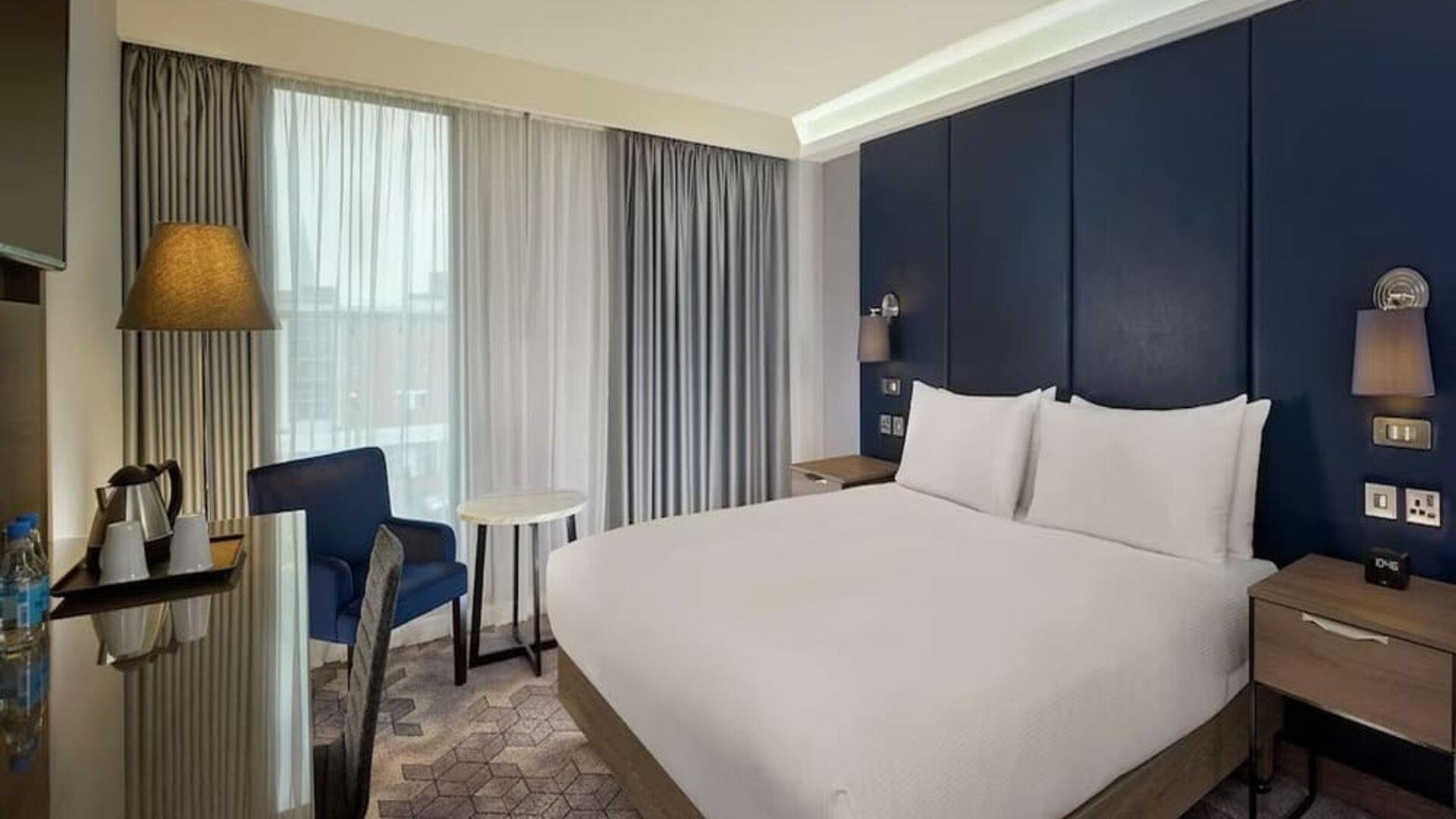 Day use room with natural light at DoubleTree By Hilton Lincoln.