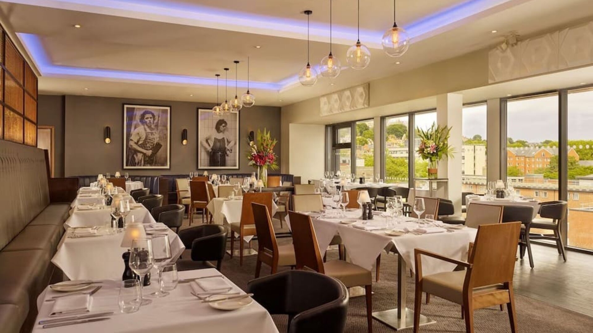 Dining area at DoubleTree By Hilton Lincoln.