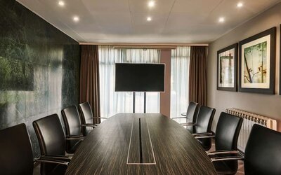 Professional meeting room at DoubleTree By Hilton London - Ealing.
