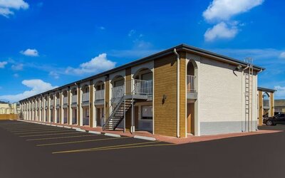 Parking available at Signature Inn Houston Galleria.