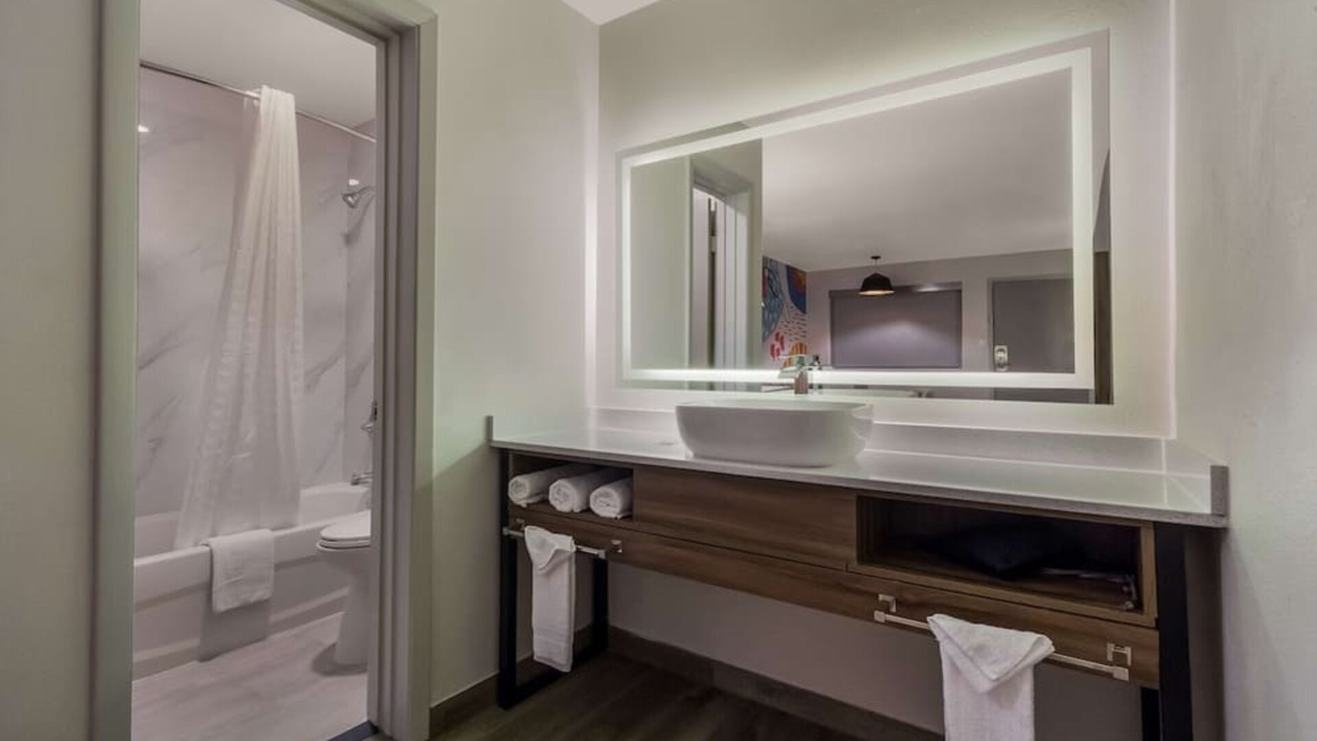 Private bathroom with shower at Signature Inn Houston Galleria.