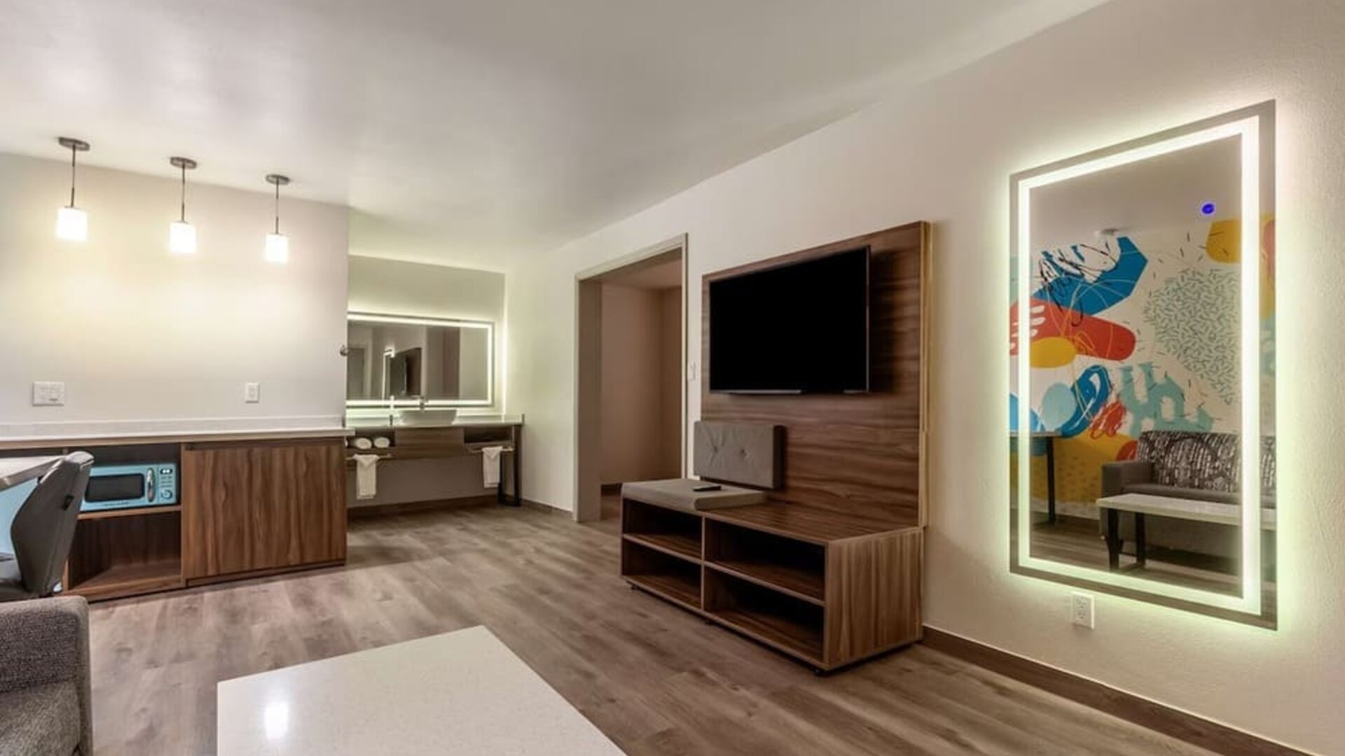 Spacious day room with TV at Signature Inn Houston Galleria.