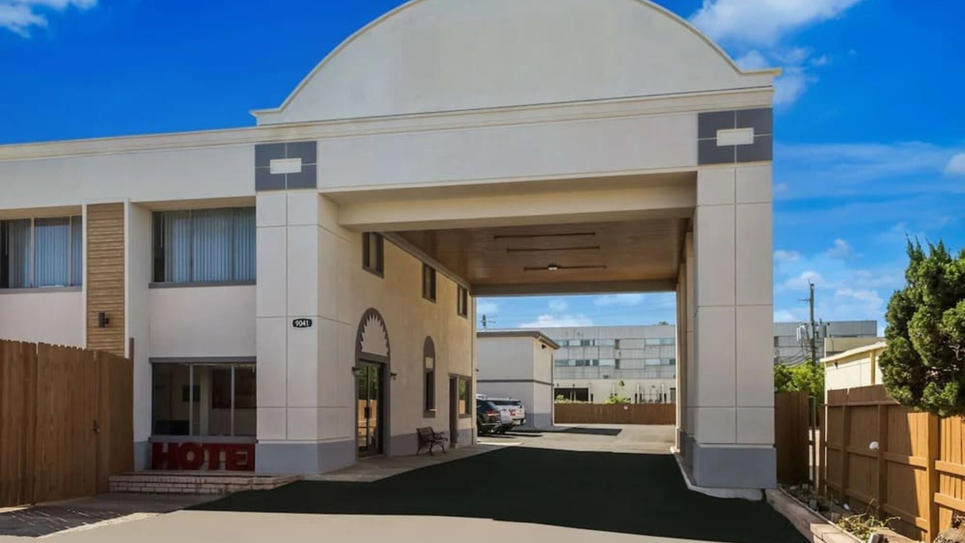 Hotel entrance at Signature Inn Houston Galleria.