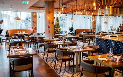 Dining area perfect for coworking at Hilton Bournemouth.  