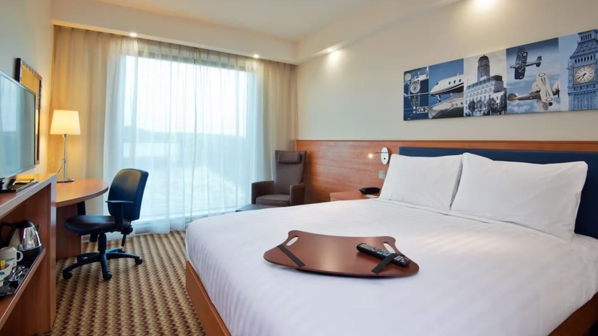 Day use room with natural light at Hampton By Hilton London Luton Airport.