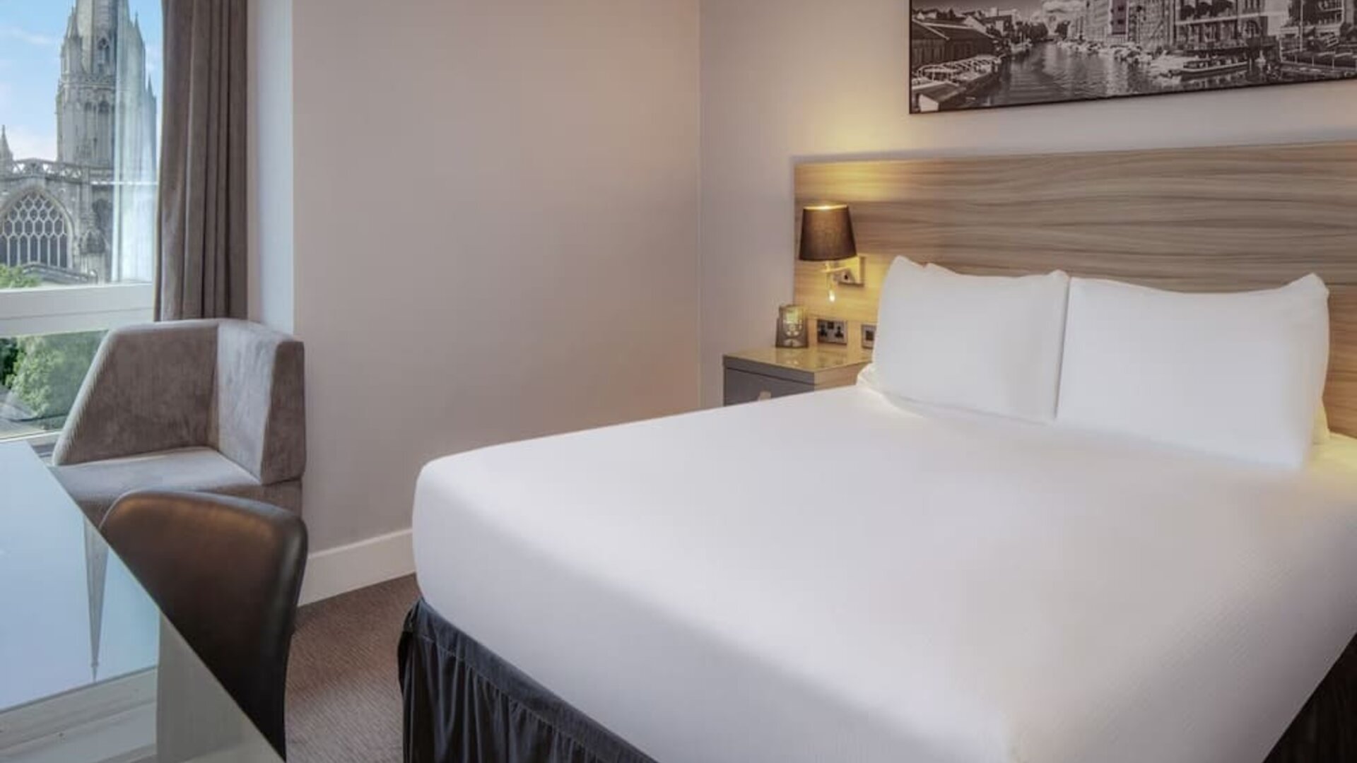 Day use room with natural light at DoubleTree By Hilton Bristol City Centre. 