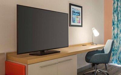 Hotel room work space at Hilton Garden Inn Nashville West End Avenue.