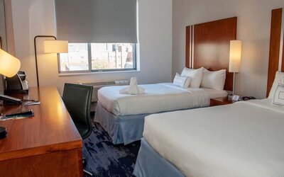 Queen beds at Fairfield Inn & Suites New York Brooklyn.
