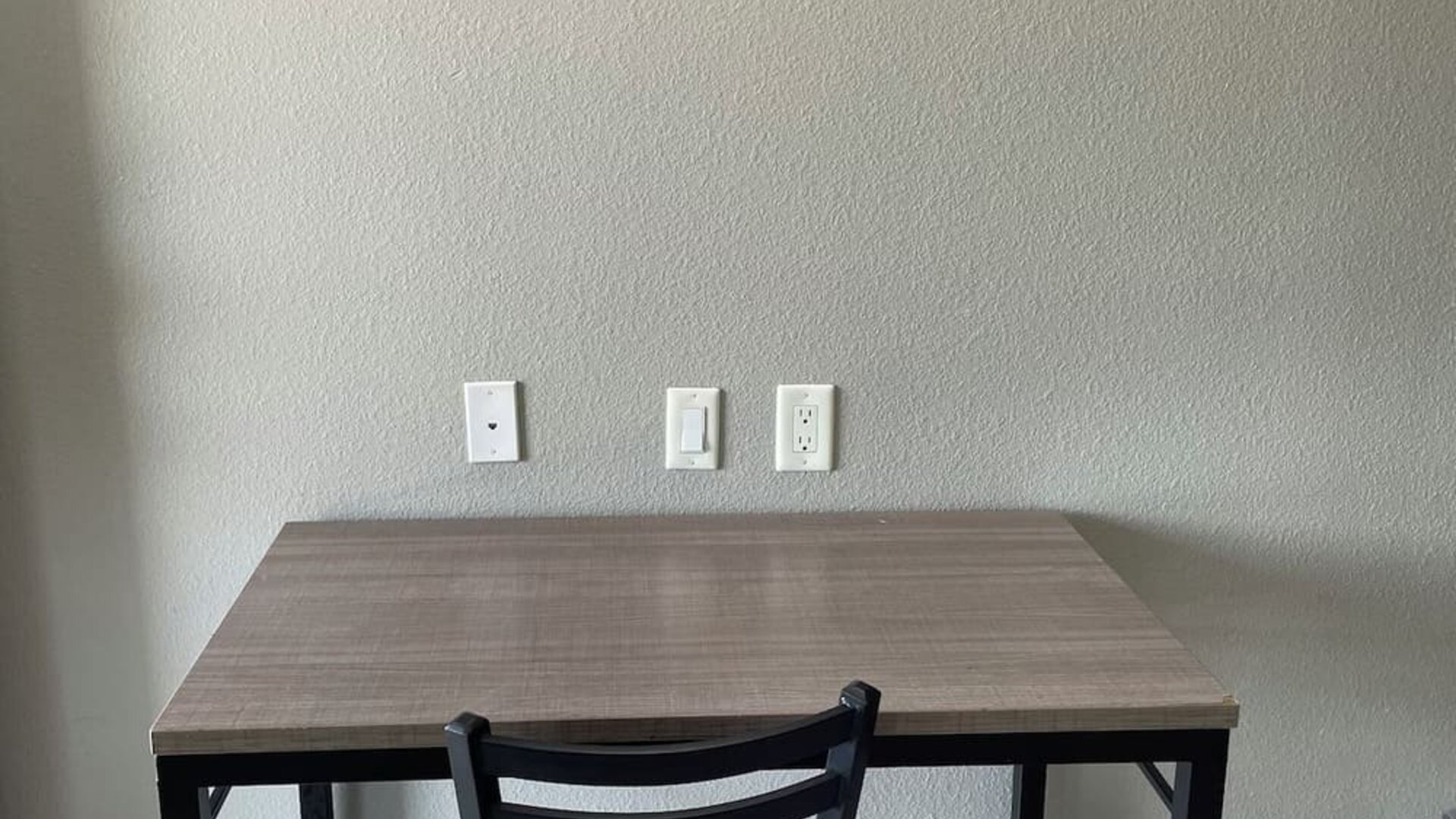 Work desk at Express Inn - Richey.