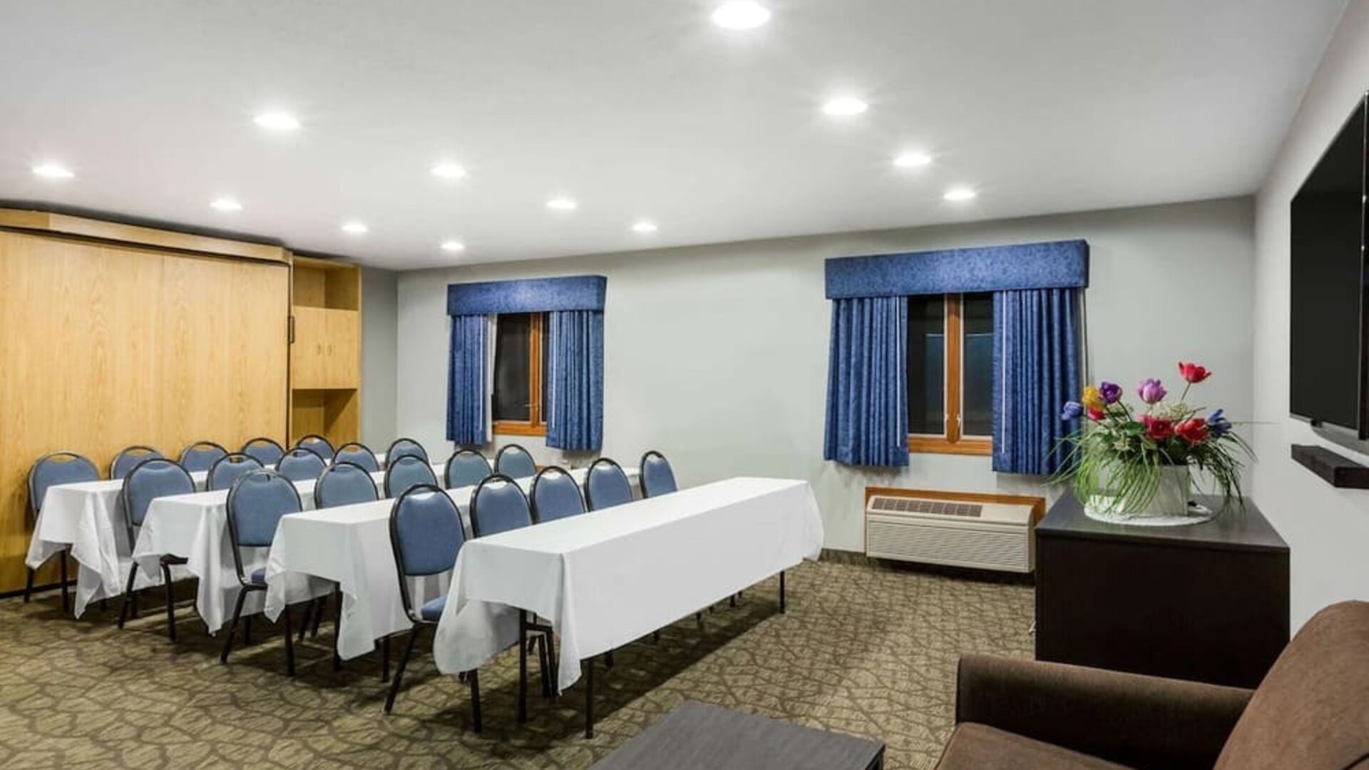 Conference room at Baymont By Wyndham Pella.