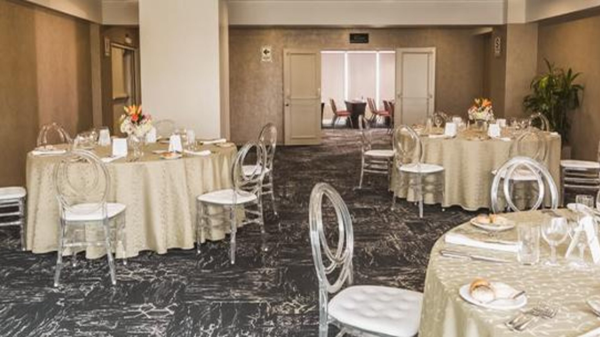 Delfines Hotel & Convention Center