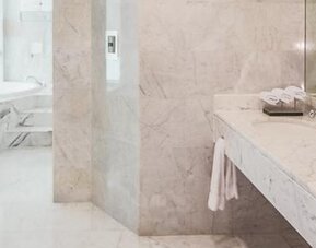 Delfines Hotel & Convention Center