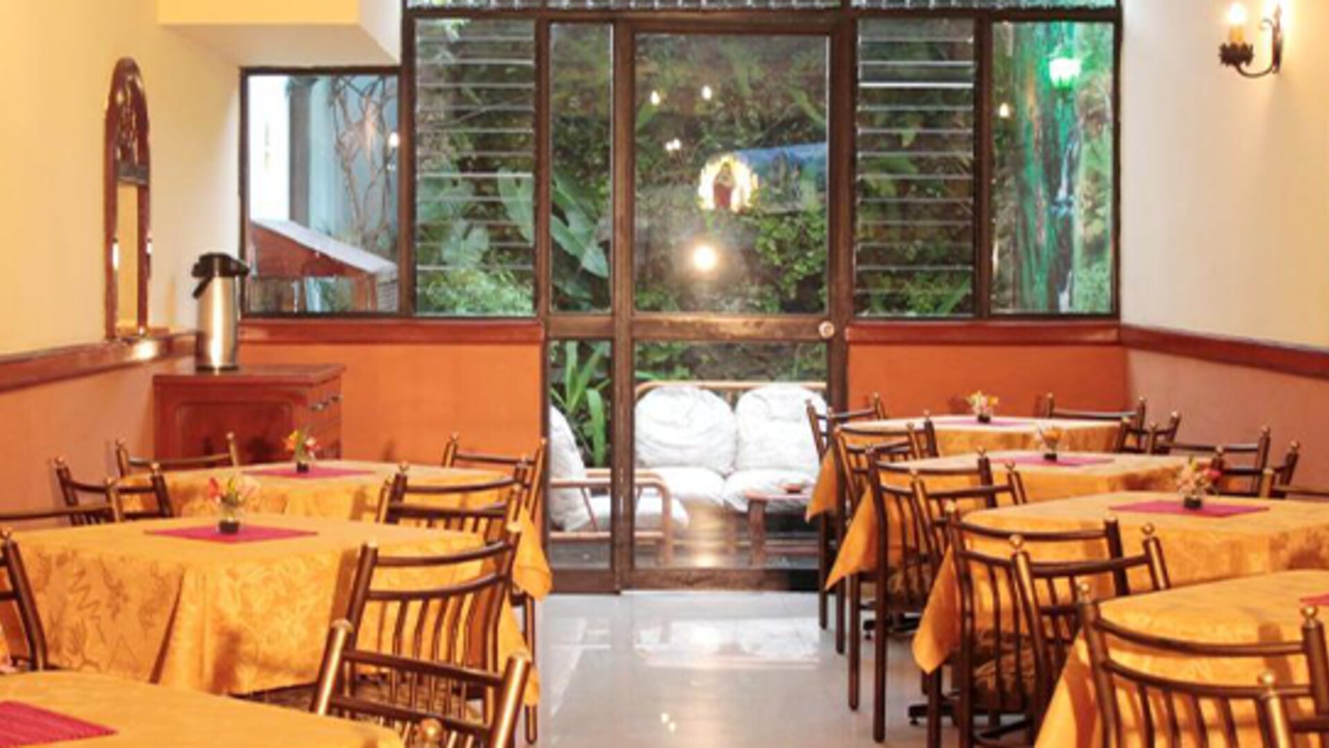 Manhattan Inn Airport Hotel