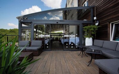 Alfresco dining perfect for coworking at DoubleTree By Hilton Bristol South - Cadbury House.