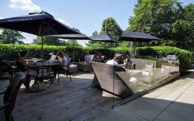 Alfresco dining perfect for coworking at DoubleTree By Hilton Bristol South - Cadbury House.