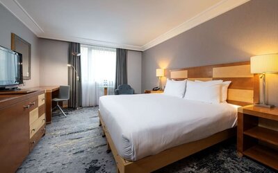 King bedroom with work desk at DoubleTree by Hilton Swindon.