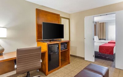 Spacious king room with TV at Comfort Suites Oakbrook Terrace.