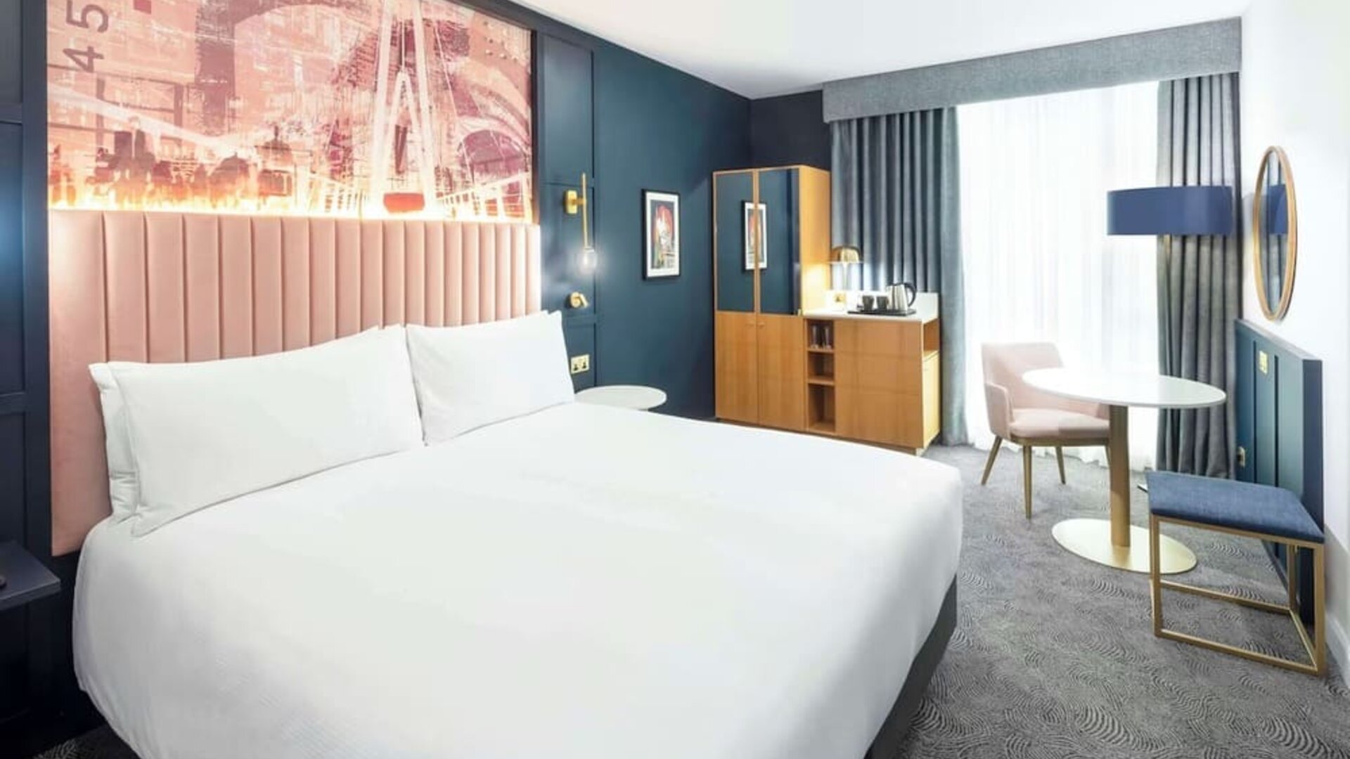 Day use room with natural light at DoubleTree By Hilton Leeds City Centre.