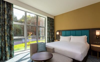 Day use room with natural light at DoubleTree By Hilton Nottingham - Gateway.