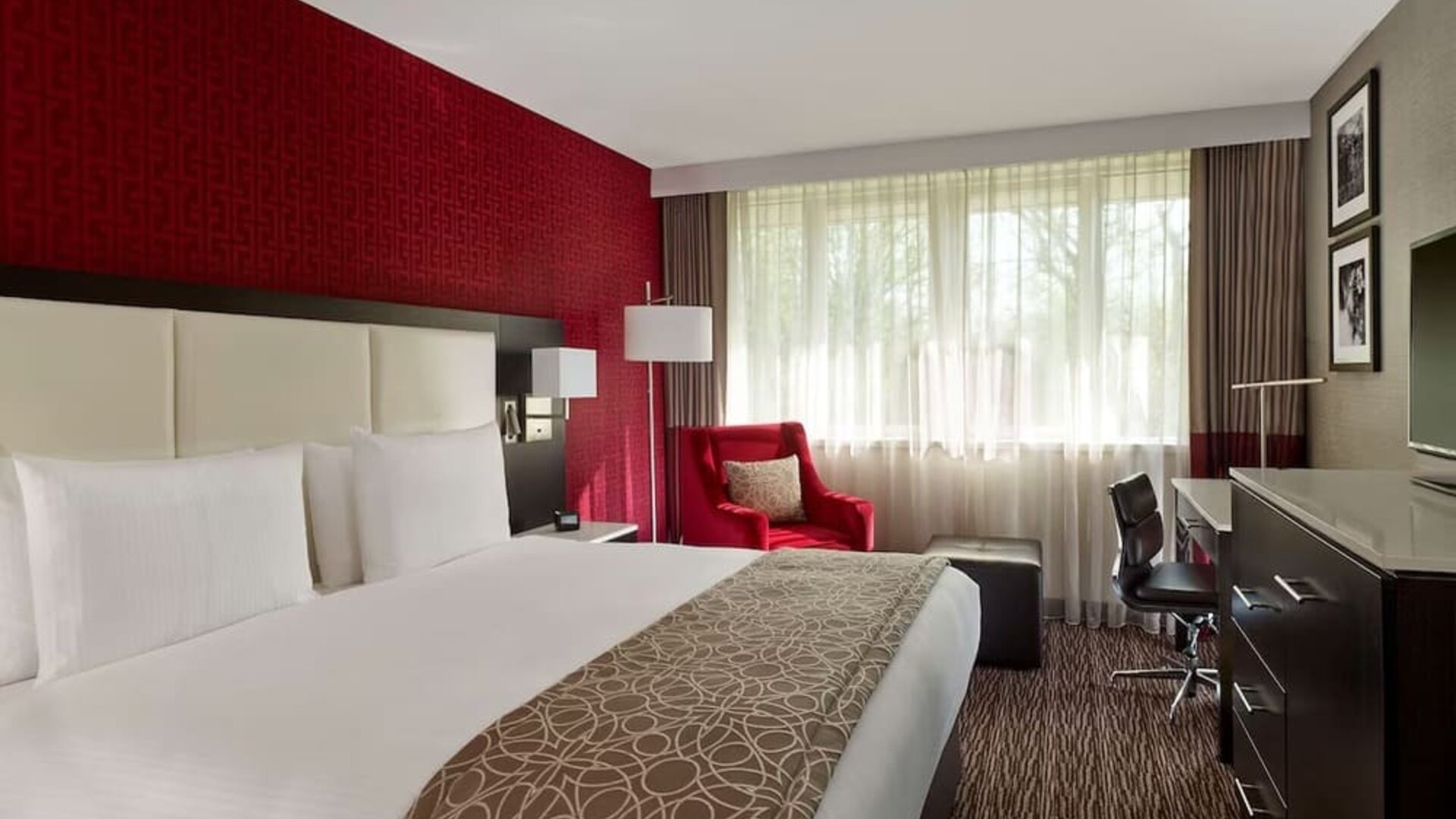 Day use room with work desk at DoubleTree By Hilton Nottingham - Gateway.