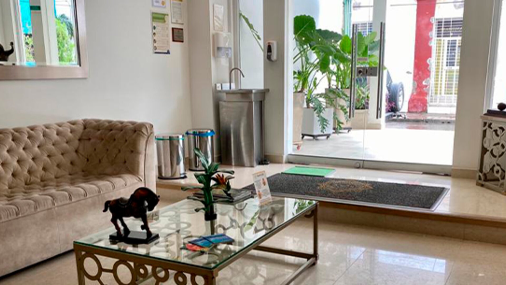 Hotel 1525 By GEH Suites