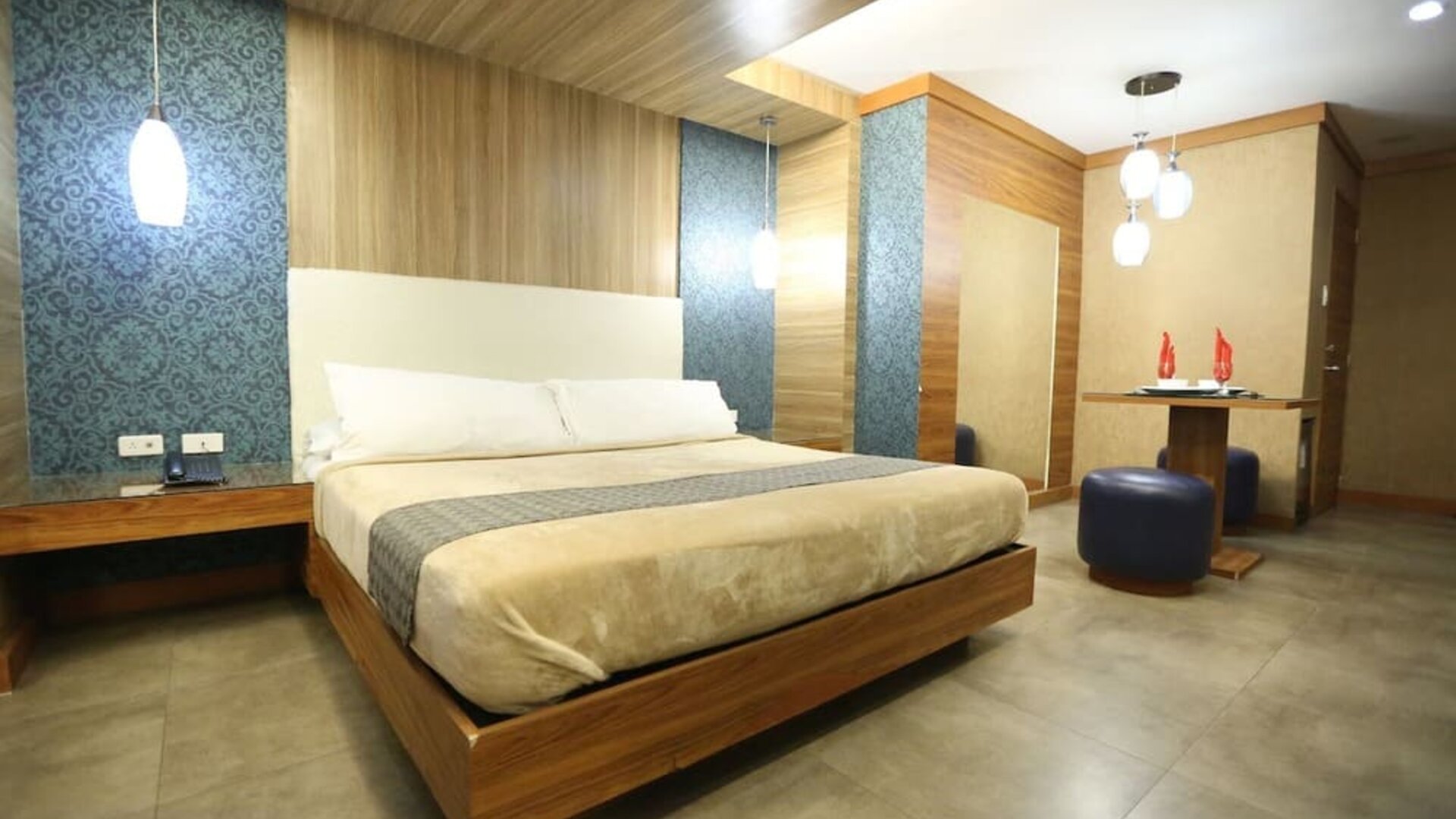 Bright day use room at Victoria Court Canley - Pasig.