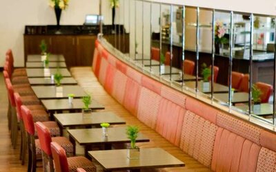 Dining area perfect for coworking at Leonardo Hotel Aberdeen.