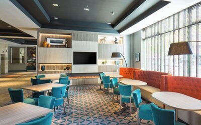 Dining area perfect for coworking at Leonardo Hotel Belfast.