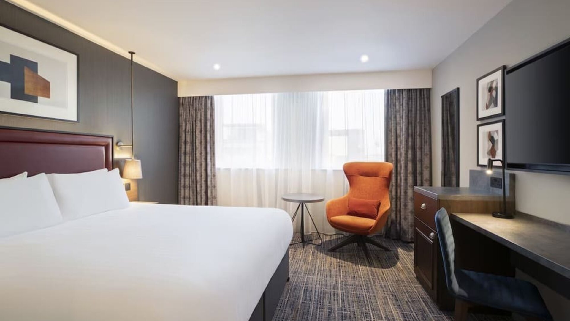 Day use room with natural light at Leonardo Royal Hotel Birmingham.
