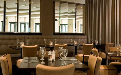 Dining area perfect for coworking at Leonardo Hotel Dublin Christchurch.